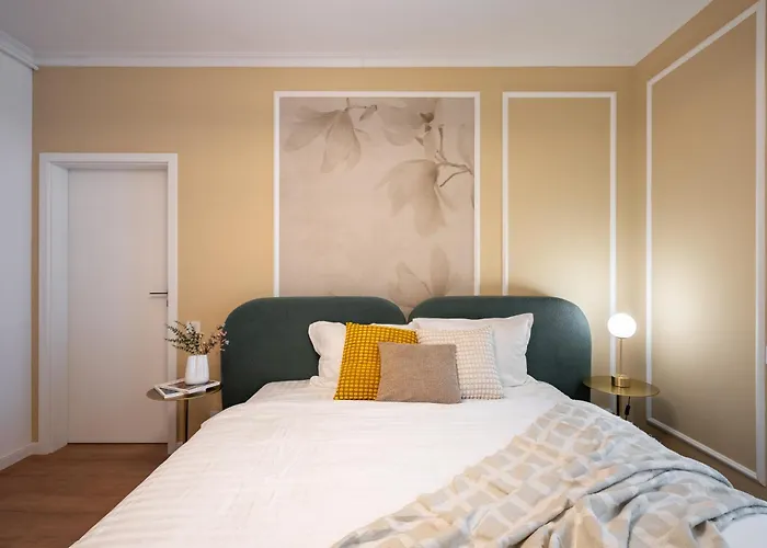 Plaza 5 Apartment *